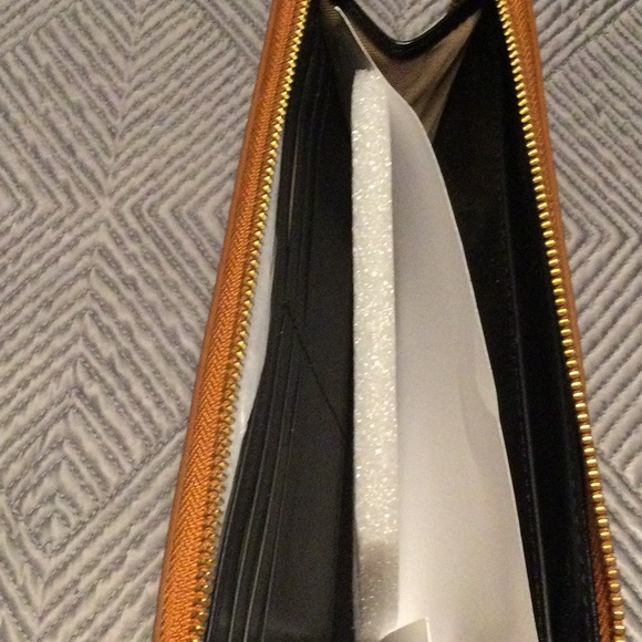 Marc Jacobs large brown leather wristlet for women - Picture 3 of 3